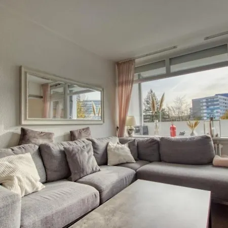 - Haus A, App 0aeg08 *